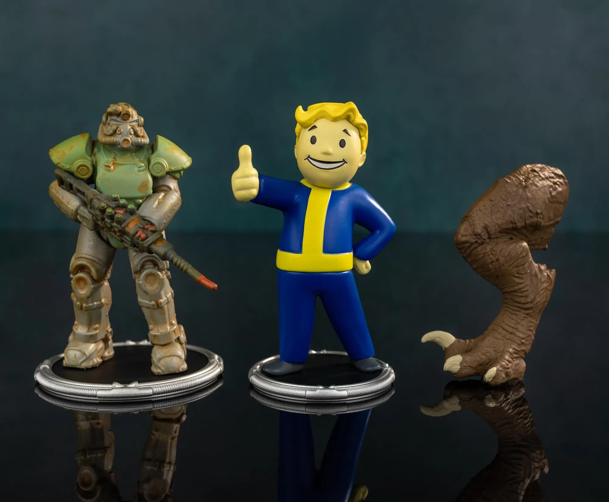 Fallout T-51 and Vault Boy (Classic) Mini Figure Set (Build-a-Figure Deathclaw)